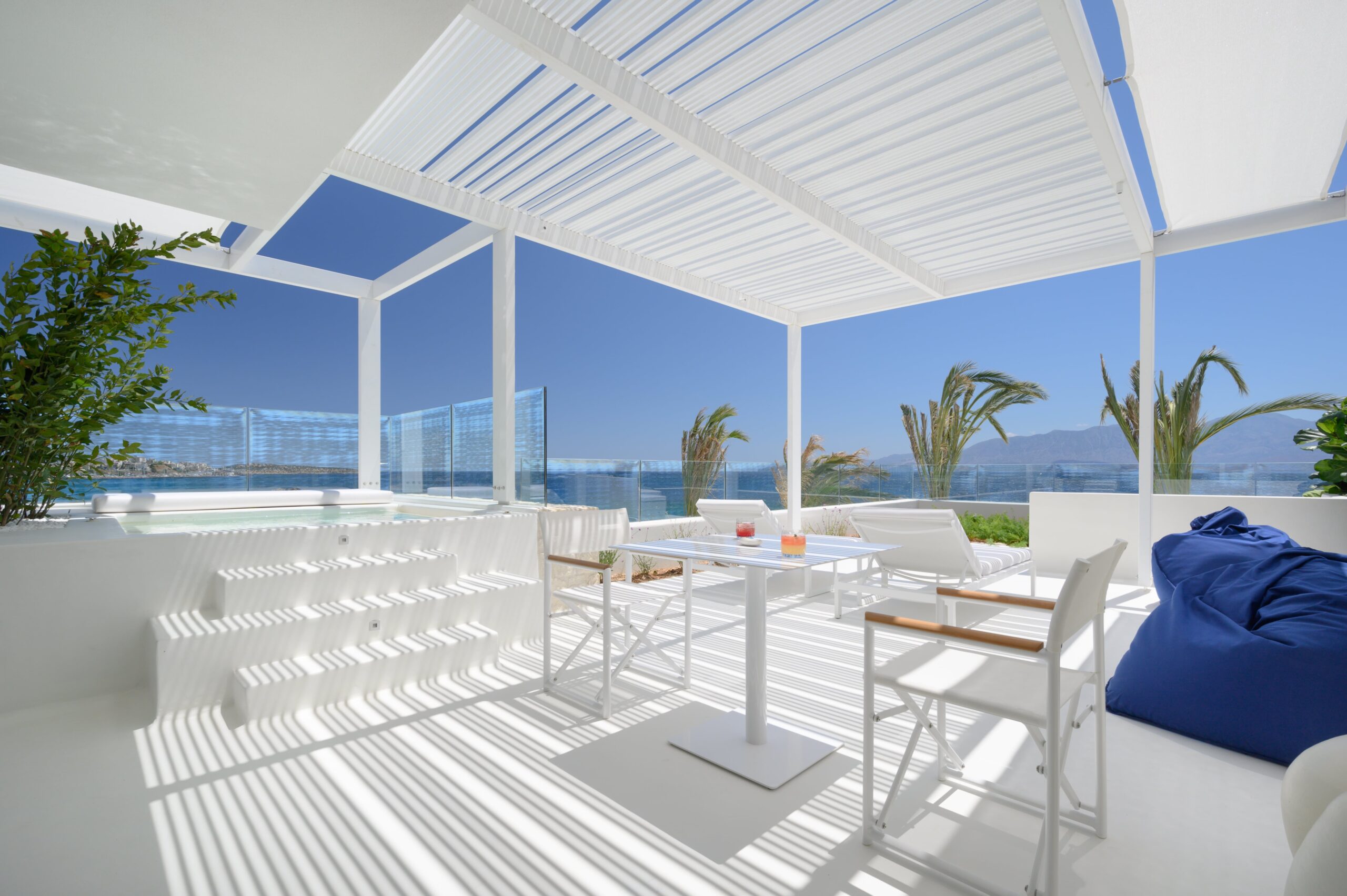 the-island-concept-crete-premium-deluxe-sea-view-room-with-outdoor-jacuzzi-exterior-terrace-min